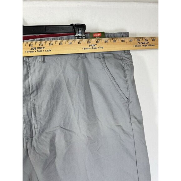 Wrangler Straight Fit Shorts Mens 46 Gray Outdoor Stretch Flat Front 9” NEW - Picture 6 of 8